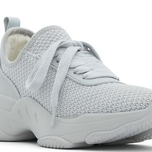 Spring sneakers size 9/19 for women